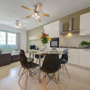 Azure Haven - And Penthouse By Shortletsmalta , Gzira Malte