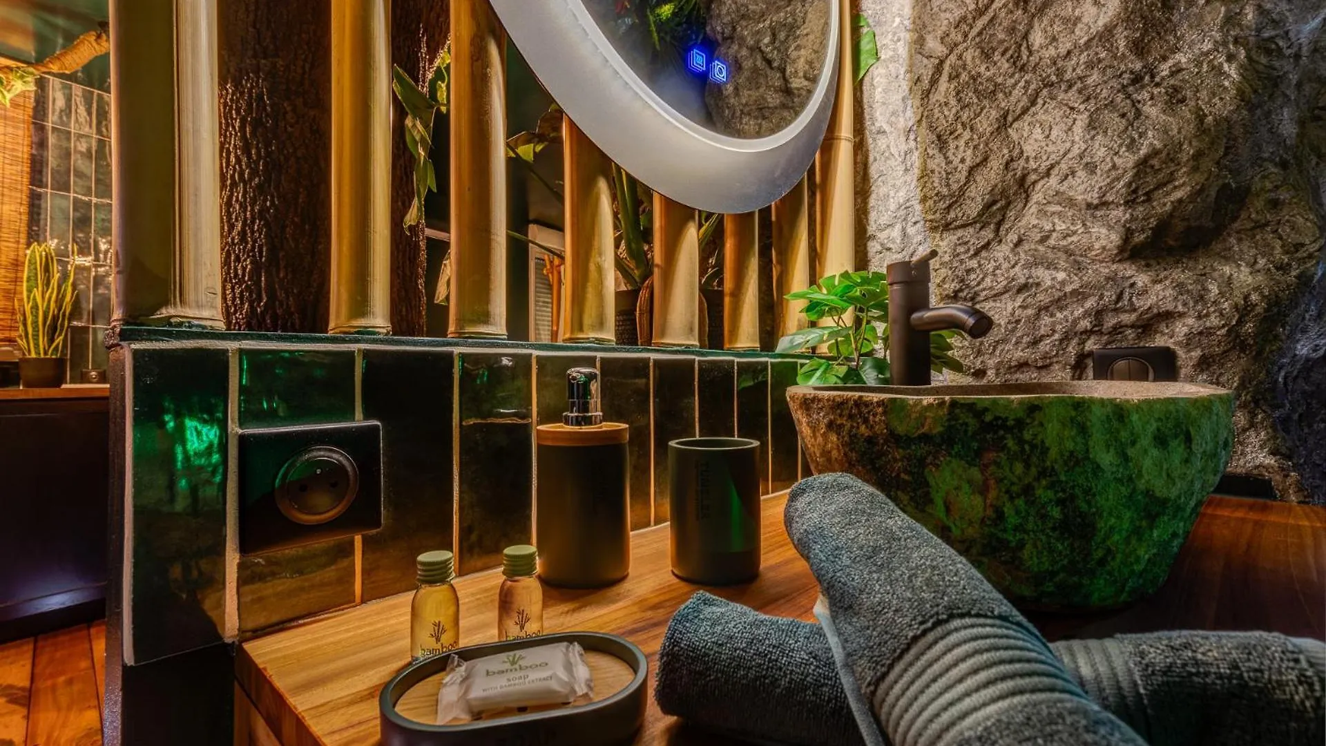 Jungle Love Room Toulouse Apartment